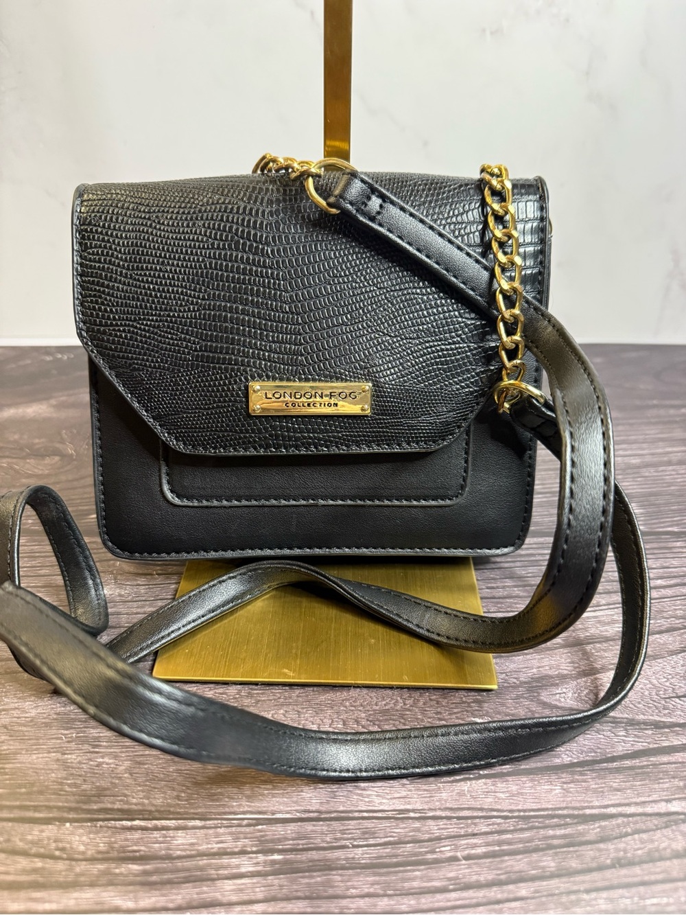 London Fog Black Croc Embossed Crossbody Bag Gold Chain Small Flap Purse